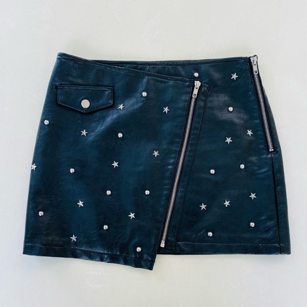 Forever 21 Vegan Leather Star Studded Skirt Medium - Picture 2 of 4